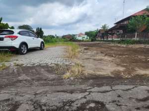 Utara Jalan Damai, tanah Sleman Jogja, dekat Jogja Bay Waterpark lokasi di Bantul Kab., tersedia melalui melalui situs Olx