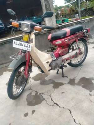 Jual bekas V80 merah komplit mesin bagus oli jalan original,lokasi di Yogyakarta Kota