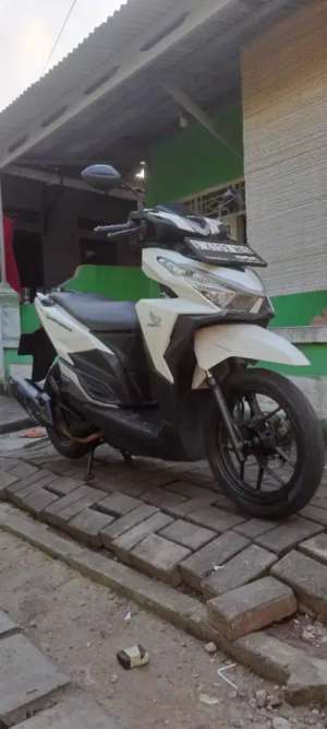 Jual bekas Vario 150 2017, Warna putih,Plat TangSel, Pajak panjang, Full Original,lokasi di Tangerang Kota