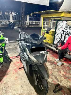 Jual bekas Vario 150cc warna hitam 2015,lokasi di Jakarta Timur