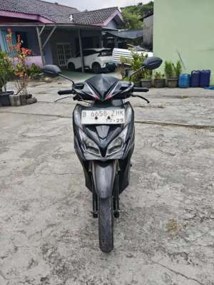 Jual bekas Vario KZR 125cc 2014 MESIN OK,lokasi di Tangerang Kota