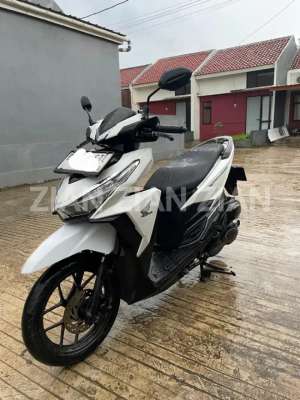 Jual bekas Vario LED 2017 Putih - Mesin Sehat AHASS,lokasi di  