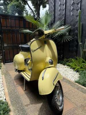 Jual bekas Vespa Gran Lusso GL tahun 1964 Kuning Surat Lengkap,lokasi di  ,Jakarta Selatan
