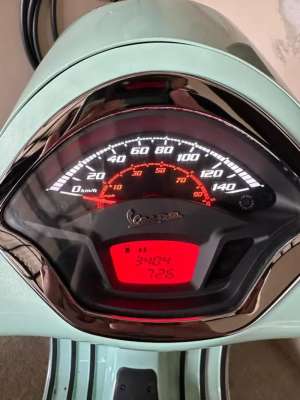 Jual bekas Vespa GTS 150 iget ABS tahun 2022 Green relax,lokasi di Jakarta Selatan