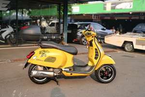 Jual bekas VESPA GTS 300 ABS 2019 KUNING BARANG SIMPANAN,lokasi di Bekasi Kota