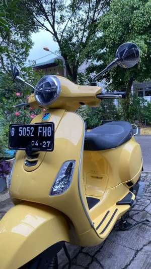 Jual bekas VESPA LX 125 I-GET THN 2022 YELLOW LIME,lokasi di Bekasi Kab.