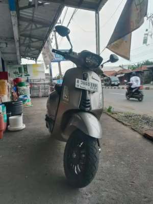 Jual bekas Vespa matic sprint iget abs,lokasi di Depok Kota