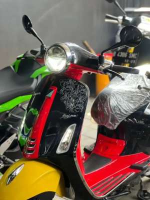 Jual bekas Vespa Primavera Mickey Mouse Disney KM 4rb Not Justin JB,lokasi di Jakarta Barat
