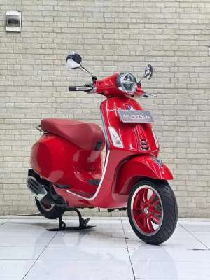 Jual bekas Vespa primavera RED EDITION,lokasi di Surabaya Kota