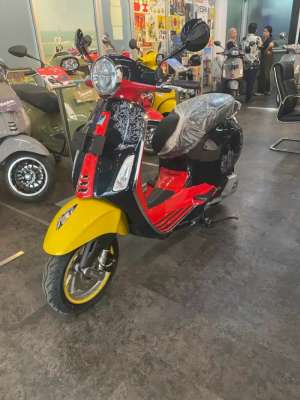 Jual bekas Vespa Primavera X Disney 100th Anniversary Mickey Mouse Edition,lokasi di Bandung Kota