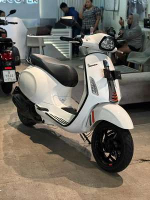 Jual bekas Vespa sprint S 150 IGET ABS 2024,lokasi di Jakarta Selatan