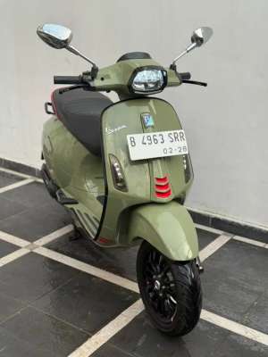 Jual bekas Vespa Sprint S 2023 km 2rb perak,lokasi di Jakarta Timur