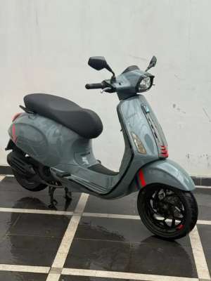 Jual bekas Vespa Sprint S 2025km 300 perak like new,lokasi di Jakarta Timur