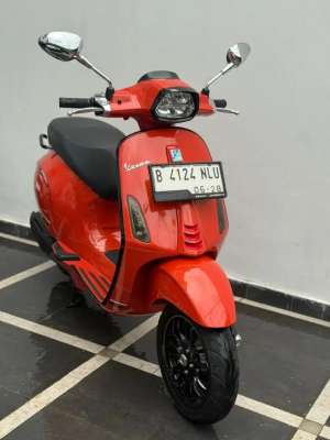 Jual bekas Vespa Sprint S Iget Abs 2023 km 7rb perak,lokasi di Jakarta Timur