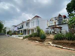 VILLA 2 LANTAI SEBELAH WISATA MUSEUM SATWA KOTA BATU lokasi di Batu Kota, tersedia melalui melalui situs Olx