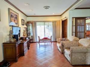 Villa asri, murah, terawat aktif, pool, di Cipanas lokasi di Cianjur Kab., tersedia melalui melalui situs Olx