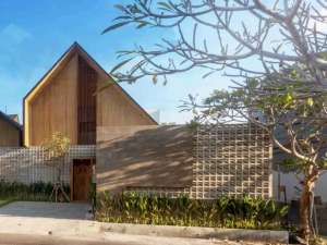 Villa For Rent in Kemenuh Ubud Gianyar Bali lokasi di Gianyar Kab., tersedia melalui melalui situs Olx