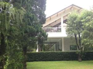 Villa jalan kramat Trawas Mojokerto lokasi di Mojokerto Kab., tersedia melalui melalui situs Olx