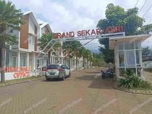 villa pribadi daerah grand sekar asri malang lokasi di Batu Kota, tersedia melalui melalui situs Olx