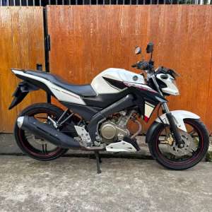 Jual bekas VIXION ADVANCE 2015 SURAT LENGKAP MOTOR TERAWAT MESIN SEGEL SIAP PAKAI,lokasi di Depok Kota