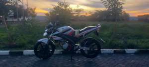Jual bekas Vixion old 2013 warna putih PLAt AD boyolali, jawa tengah,lokasi di Jakarta Timur