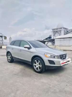 Jual bekas Volvo XC60 T5 Tahun 2012 Automatic Silver metalik,lokasi di Bekasi Kota