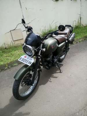 Jual bekas W175 se 20222023 lengkap hidup original,lokasi di Tangerang Selatan Kota
