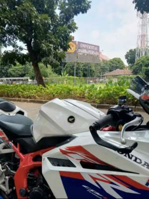 Jual bekas WTS CBR 250rr tahun 2018 Lengkap tinggal Gas,lokasi di  ,Jakarta Timur