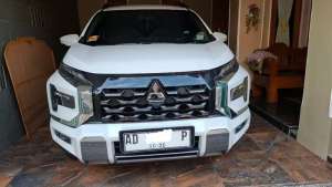 Jual bekas Xpander Cross 2025 Matic,lokasi di Surakarta Kota