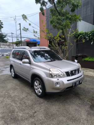Jual bekas Xtrail XT at 2009 silver,lokasi di Bandung Kota