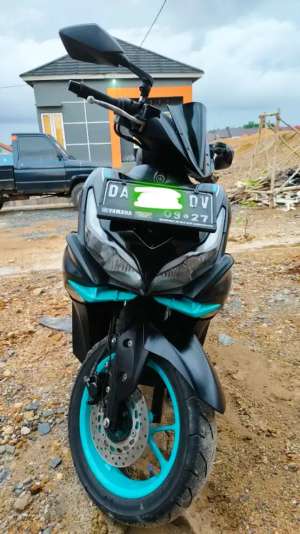 Jual bekas Yamaha Aerox 155 2021 Hitam Cyan, Surat LengkapPajak Hidup,lokasi di Banjarbaru Kota