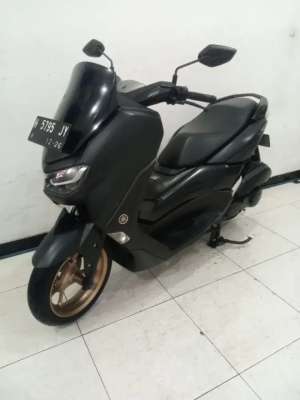 Jual bekas Yamaha N max new 2021 Hitam Dob,lokasi di Semarang Kota