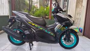 Jual bekas yamaha new aerox 2024 silver cyan like new full paper,lokasi di Tangerang Selatan Kota