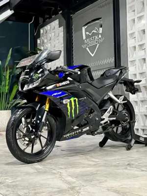 Jual bekas YAMAHA R15 MONSTER 2019 - Chintia Mustika,lokasi di  ,Malang Kota