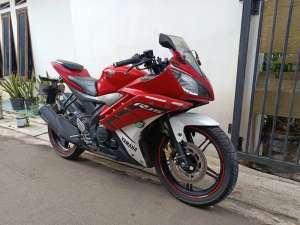 Jual bekas Yamaha R15 v2 2015 lengkap mesin halus,lokasi di Depok Kota
