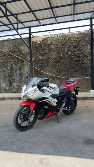 Jual bekas Yamaha R15 V2 2016 MerahPutih,lokasi di Bogor Kab.