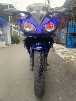 Jual bekas Yamaha R15 V2 2017 Mulus Terawat,lokasi di Jakarta Barat