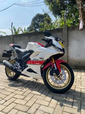 Jual bekas Yamaha R15 V3 Special Edition 2021KM 1.000 ASLIMulus Like New,lokasi di Depok Kota