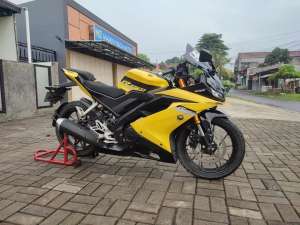 Jual bekas YAMAHA R15 V3 TAHUN 2018 GRESS PAJAK HIDUP,lokasi di Jakarta Selatan