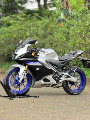 Jual bekas YAMAHA R15M ABS CONNECTED 2024 SILVER KM RENDAH PAJAK PANJANG MULUS,lokasi di Tangerang Selatan Kota