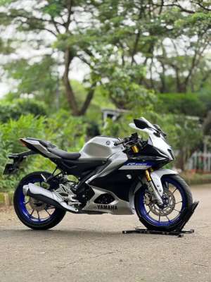 Jual bekas YAMAHA R15M ABS CONNECTED 2024 SILVER KM LOW PAJAK PANJANG FULL MULUS,lokasi di Bekasi Kota