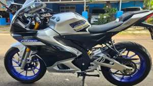 Jual bekas Yamaha R15M Tahun 2022 Tipe Tertinggi KM Rendah,lokasi di Jakarta Timur