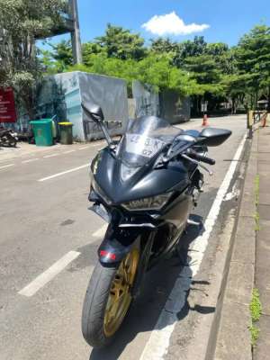 Jual bekas Yamaha R25jarang pakai sudah tidak dipakai,lokasi di Bekasi Kota