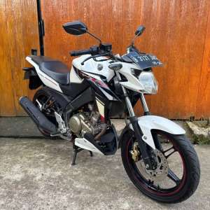Jual bekas YAMAHA VIXION 2015 SURAT LENGKAP PAJAK AKTIF SIAP PAKAI NO KENDALA,lokasi di Depok Kota