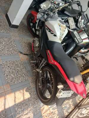 Jual bekas Yamaha Vixion New Advance 2016 ss lengkap mesin bagus pajak hidup,lokasi di Bekasi Kota