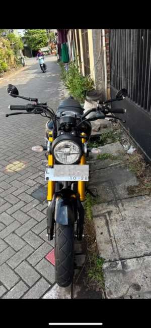 Jual bekas Yamaha XSR 2023,lokasi di Surabaya Kota