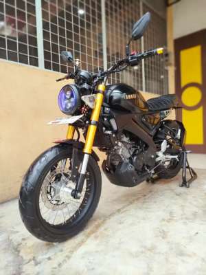 Jual bekas Yamaha XSRXSR 155 2023, Shock DepanEmas , Black Premium Metalic,lokasi di Medan Kota