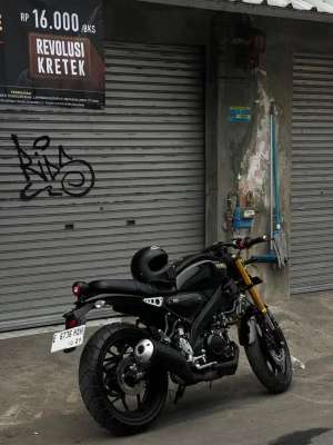 Jual bekas Yamaha XSR155 2024 Low KM Like New Pajak Hidup Siap Pakai,lokasi di Cirebon Kab.