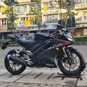 Jual bekas YAMAHA YZF R15 V3 2020 HITAM LOW KM PAJAK ON SIAP NGEBUT,lokasi di Bekasi Kota