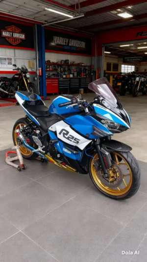 Jual bekas Yamaha YZF R25 Biru 2017 full modif, odo 17rb an,lokasi di Surabaya Kota